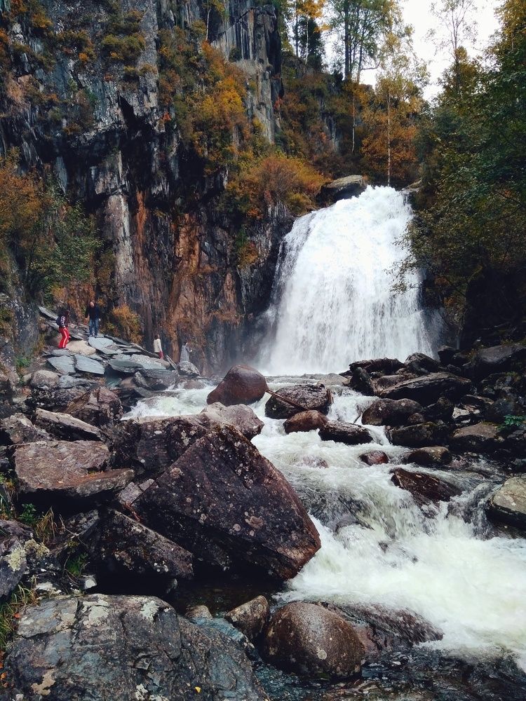 Мощь и сила водопада Корбу