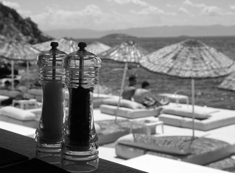 По парам  ...