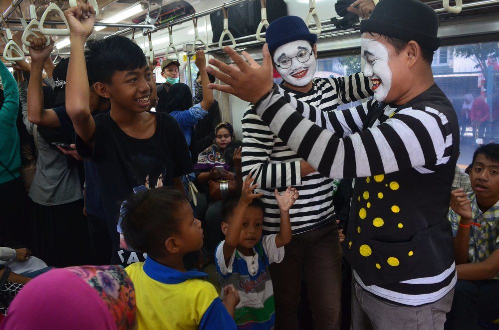 Pantomime show in the train