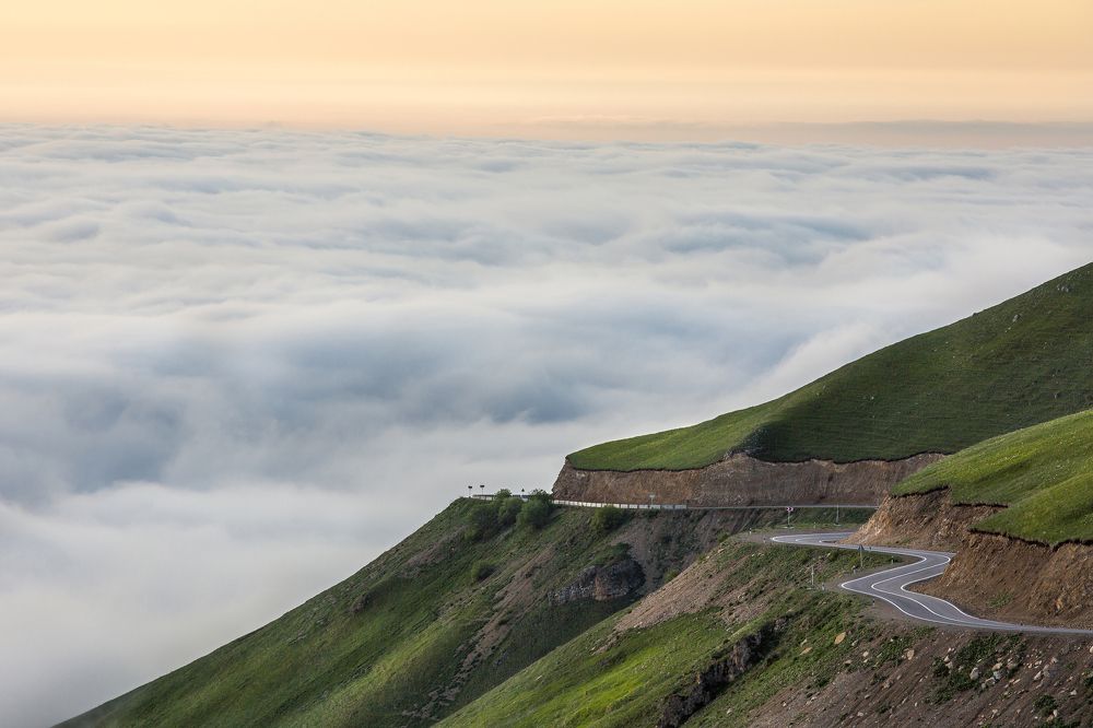Над облаками, поверх границ...