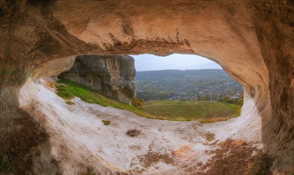 Бахчисарай, вид из долины "каменных сфинксов" на город
