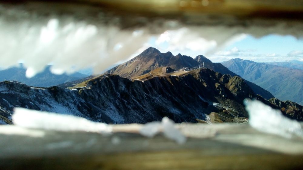 На мир я через щёлочку взгляну!