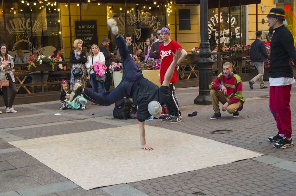 Уличные танцоры