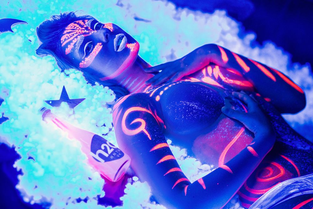 Девушка-космос