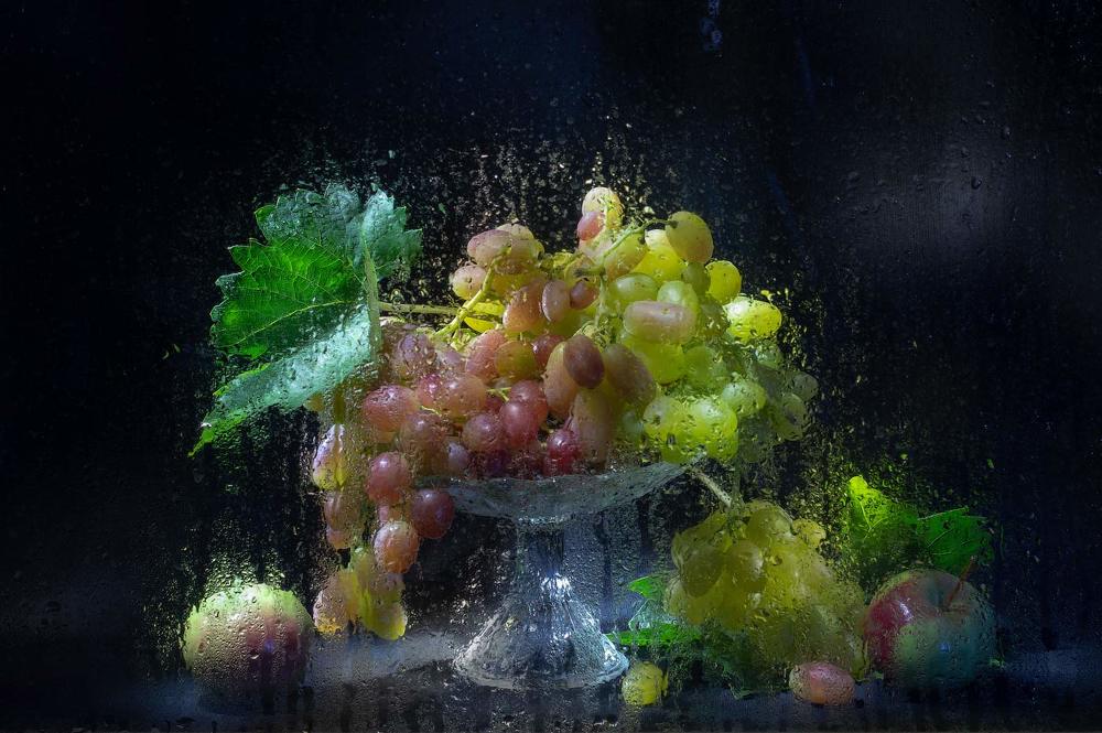 Виноград и яблоки