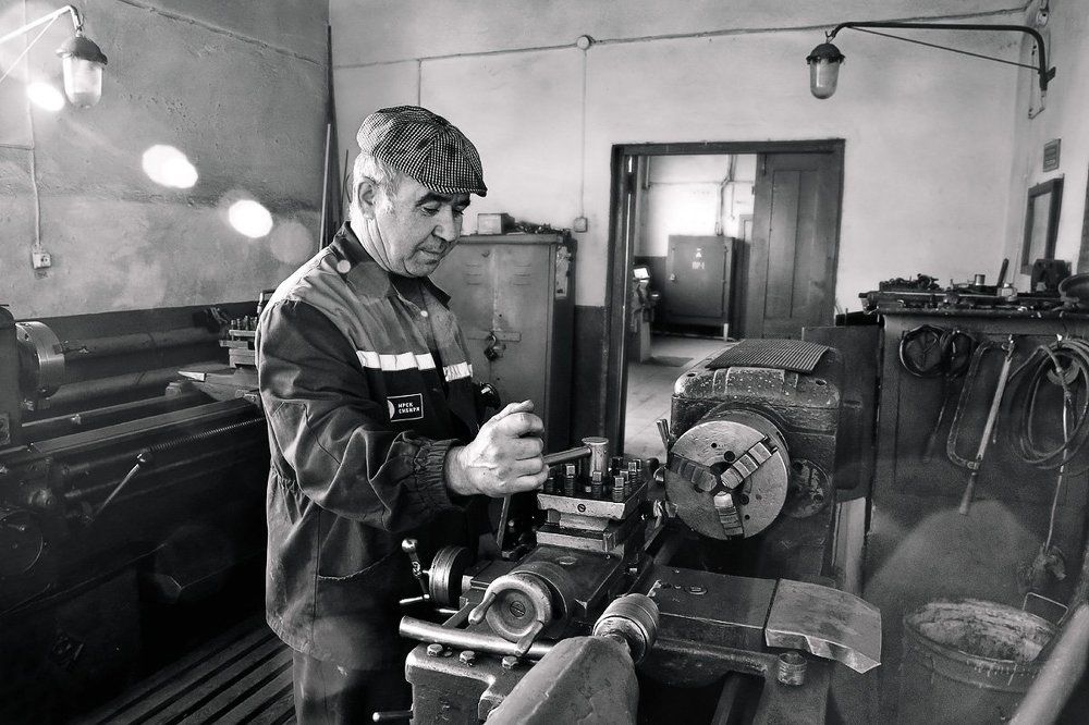 Среди металла