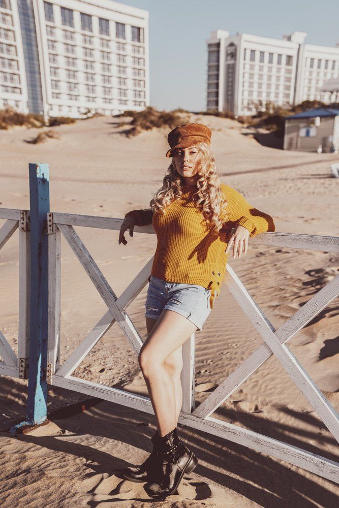 Девушка на пляже