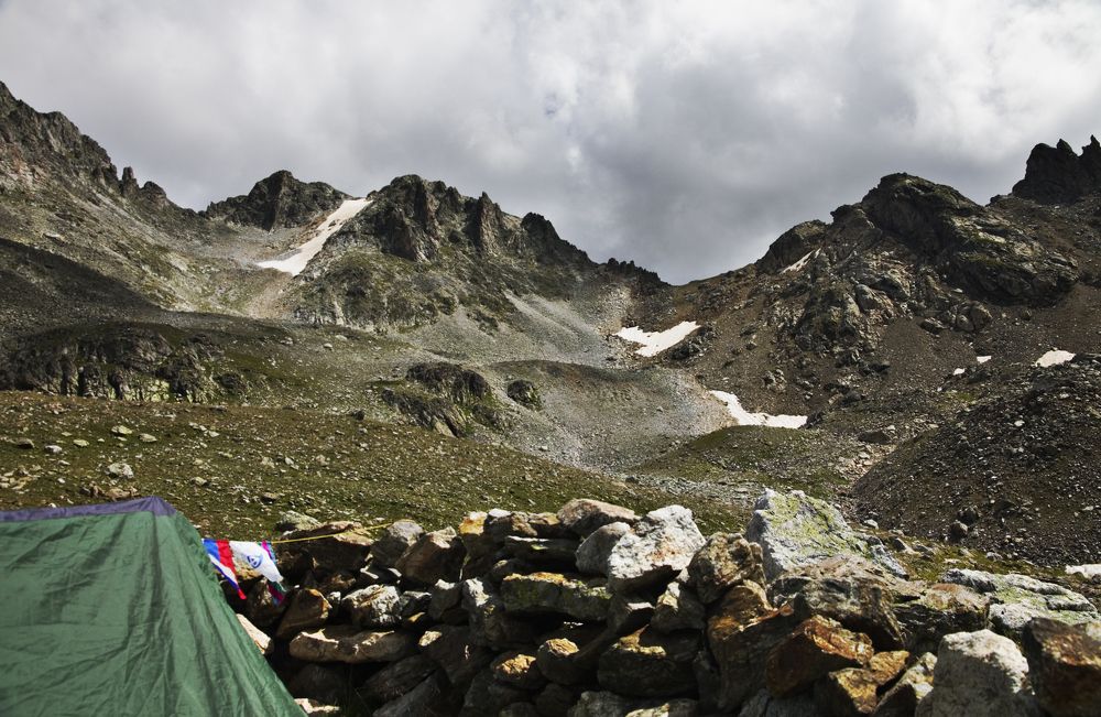 Под перевалом