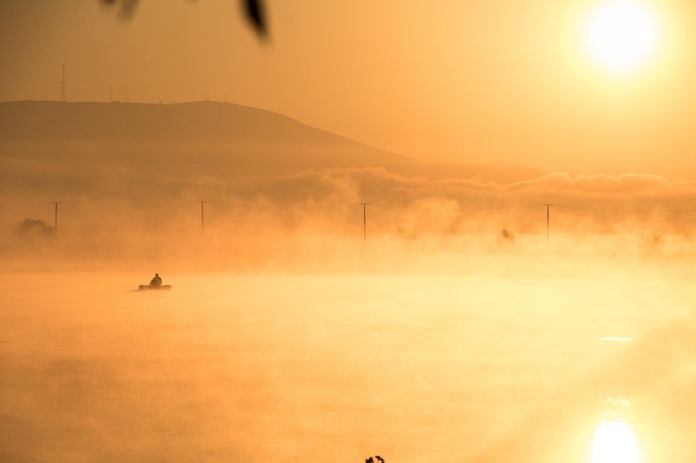 Туман над водой.