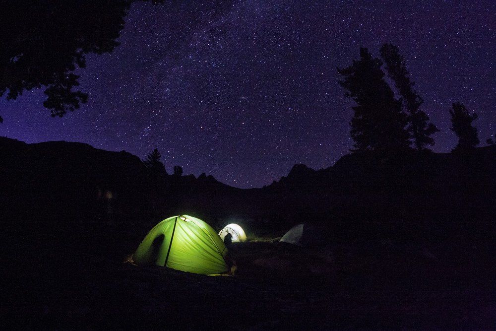 палатки под звездным небом
