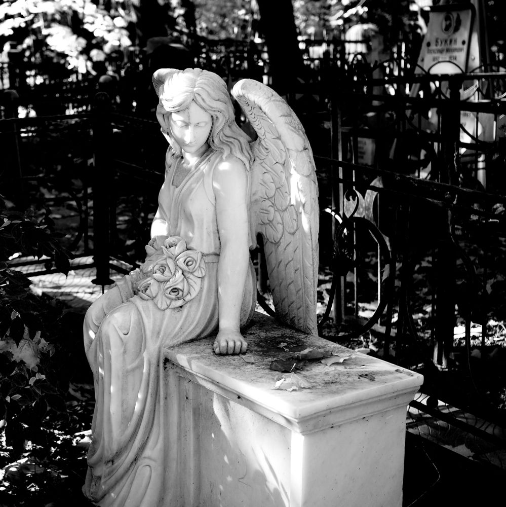 Кладбище. Осень.