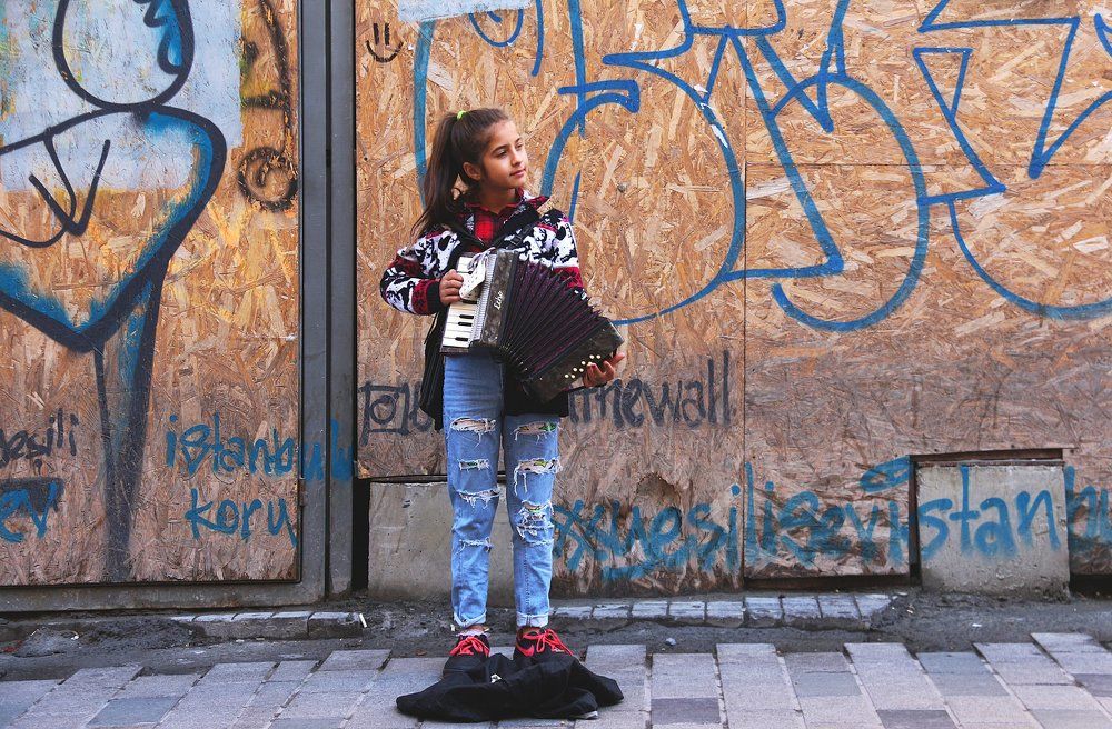 Девочка с гармошкой Girl with accordion
