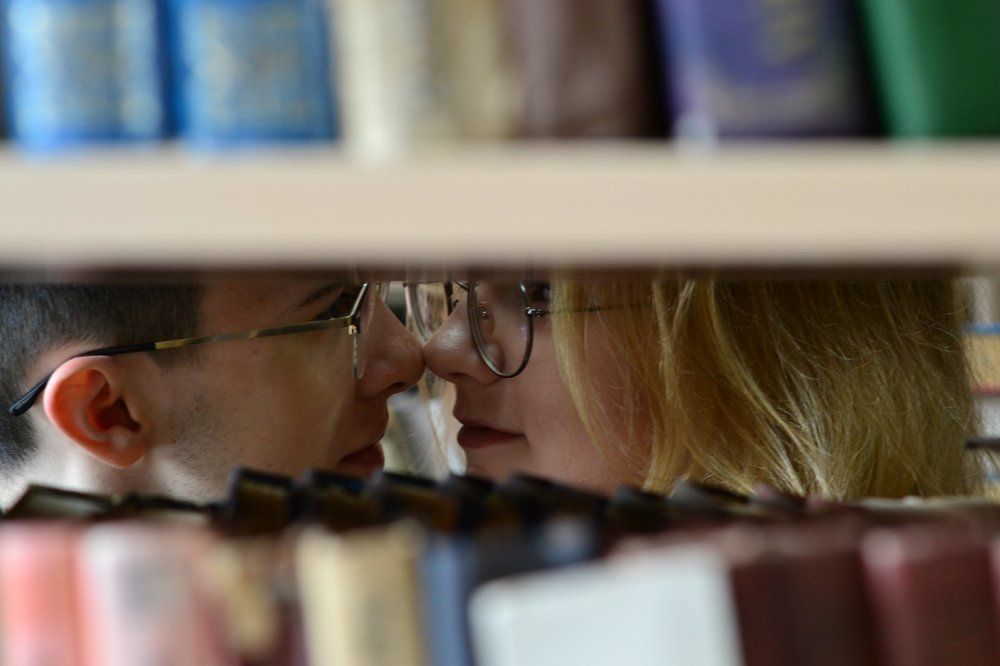 Начало романа