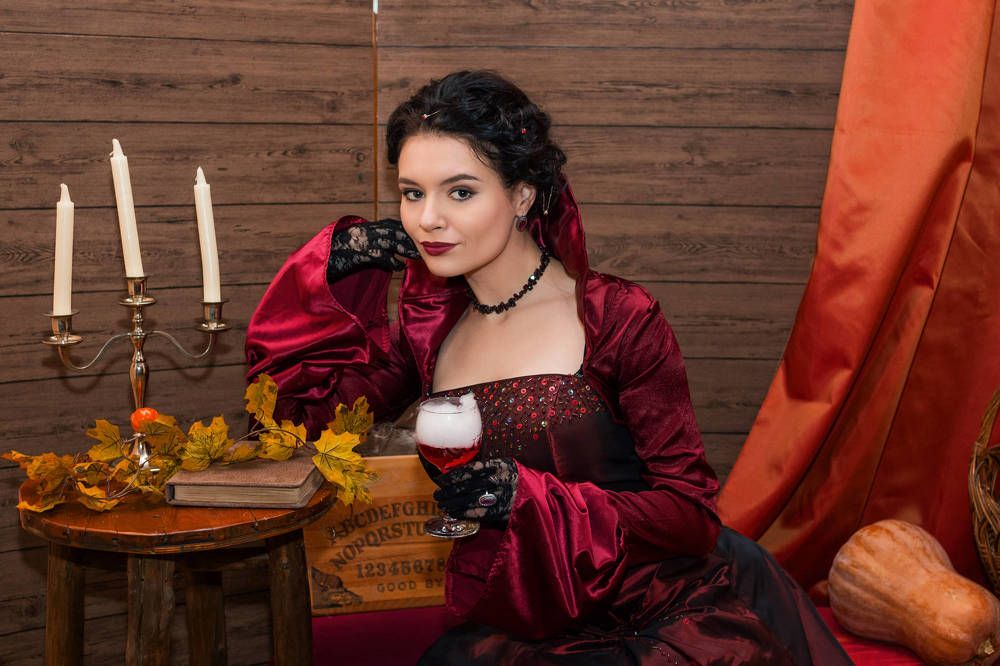 Дама в Красном