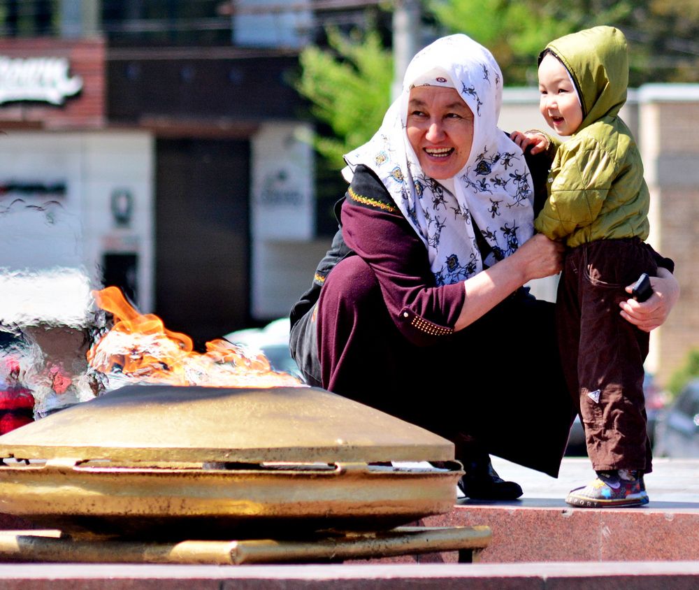 У вечного огня.