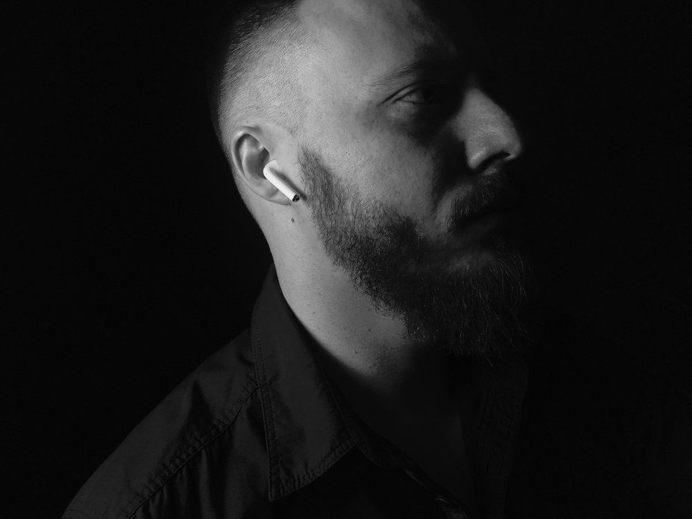 Портрет. День открытия продаж AirPods