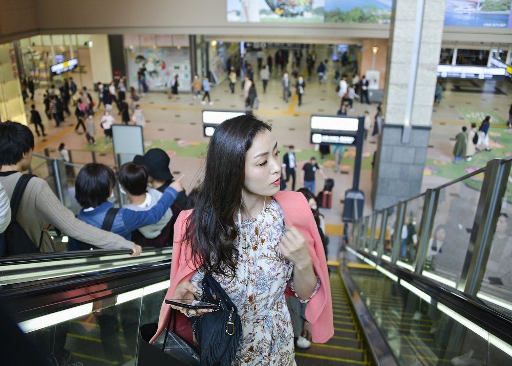 На эскалаторе