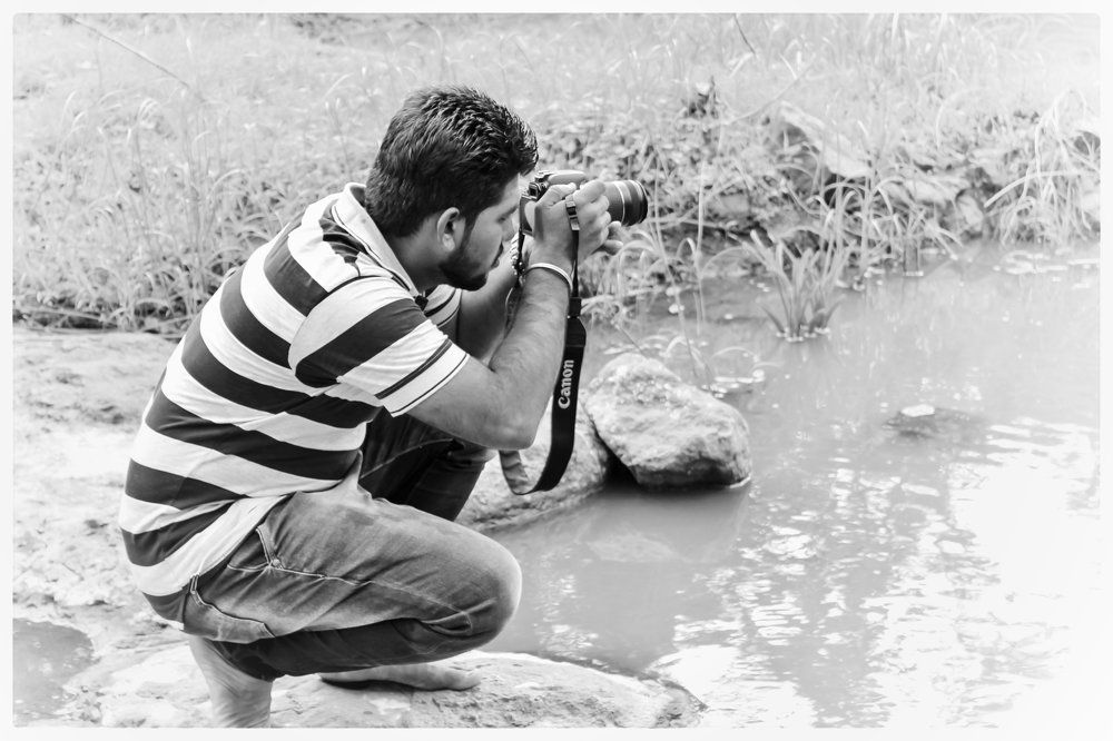 straggle camera man