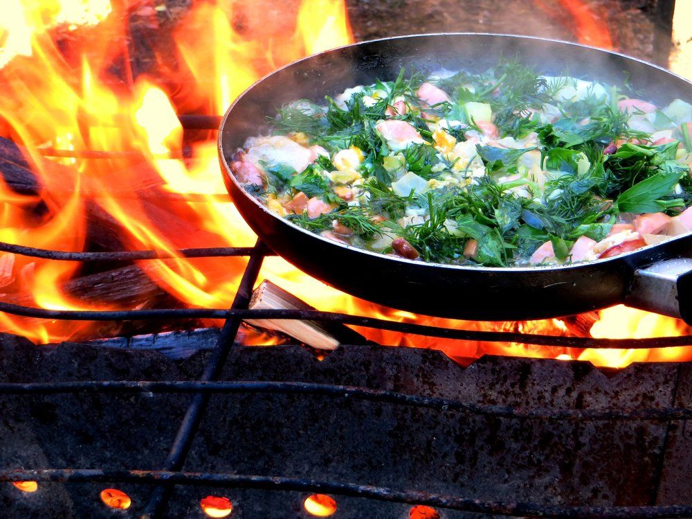 Яичница лесная. Пикник на берегу озера.