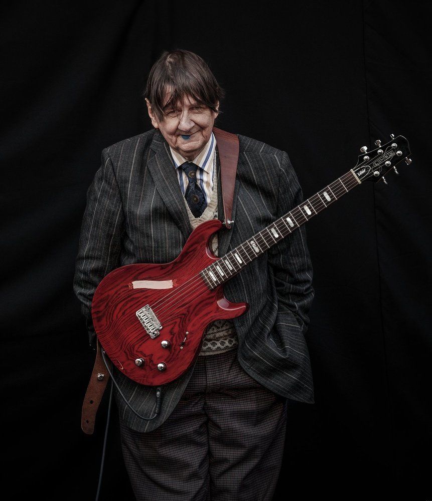 Человек с гитарой