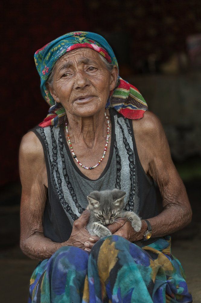 Женщина с кошкой