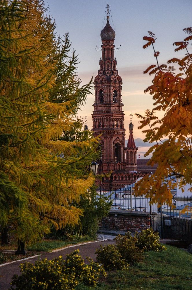 Жемчужина города в осенних красках