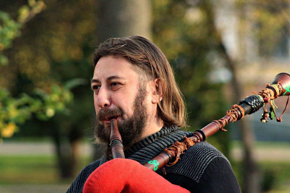 Музыкант-волынщик.