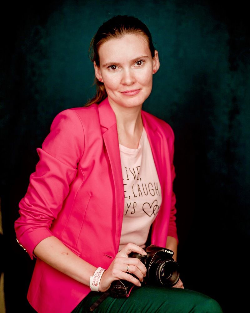 Женщина Фотограф