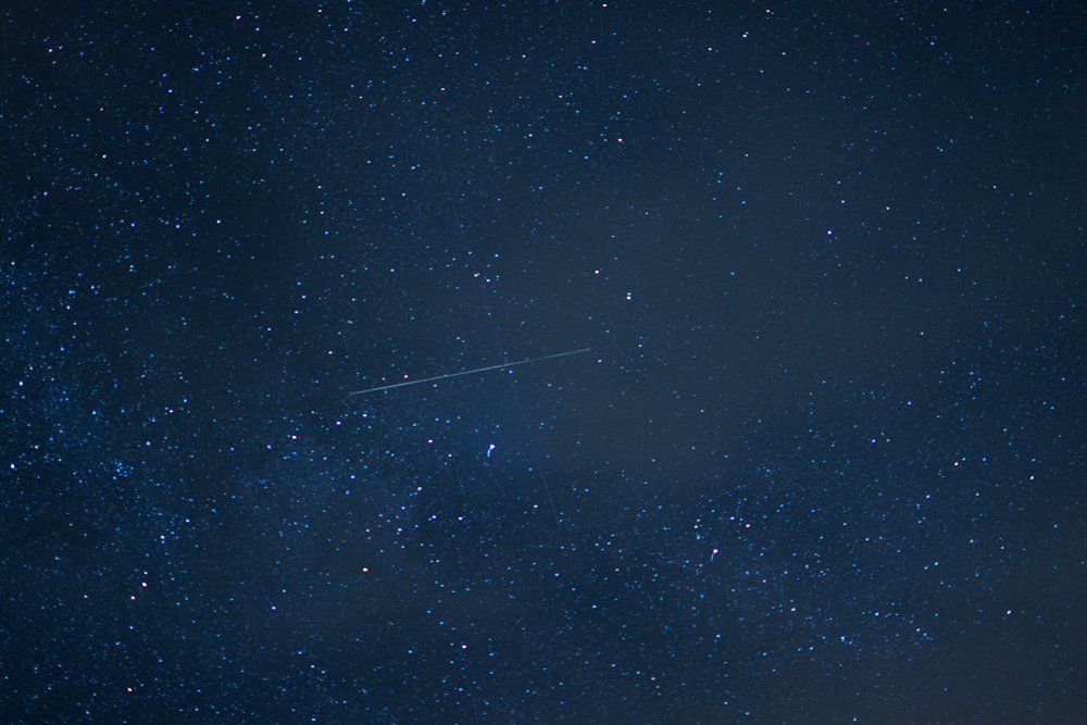 Спутник и метеор. Для внимательных и дальнозорких!