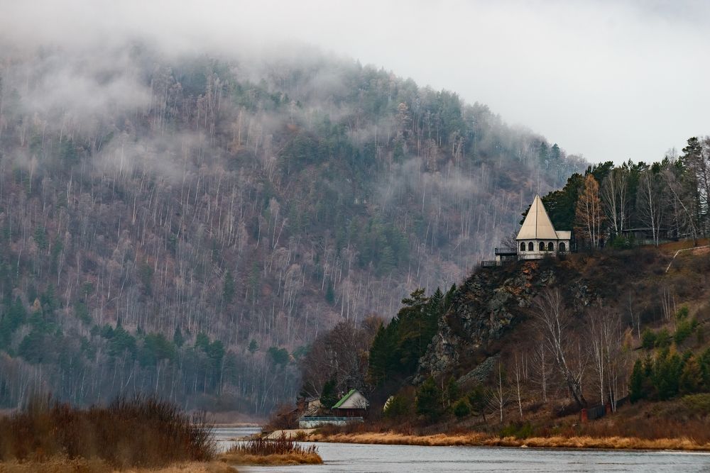 Домик у реки