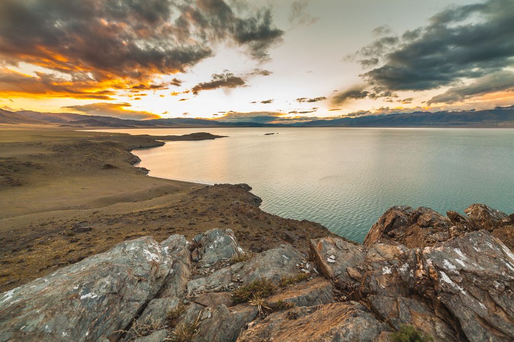 Вечер на озере Урег. Монголия