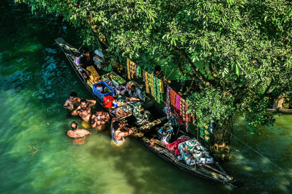 A Floating Tea Stall