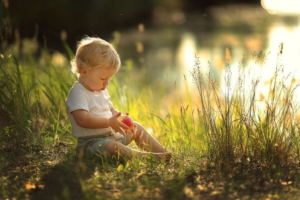 Пупс с яблоком