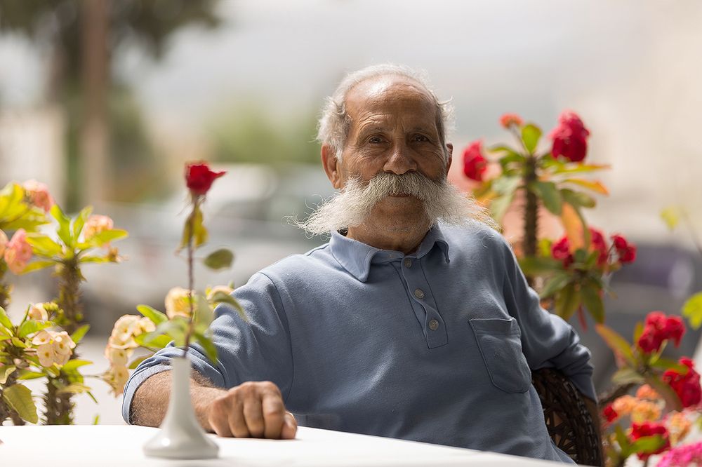 владелец таверны на Кипре