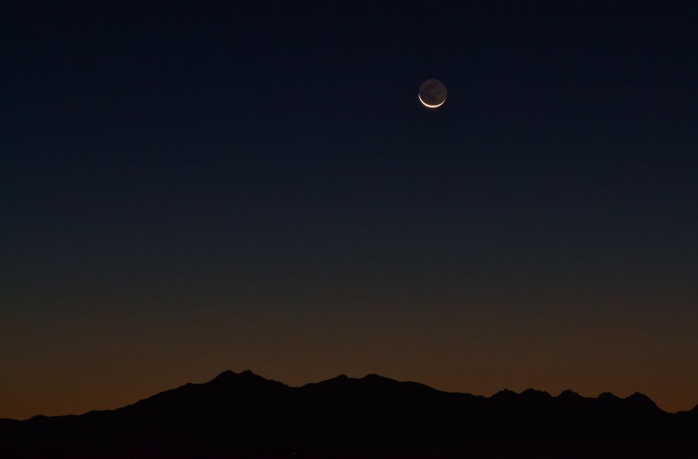 Уходящая луна