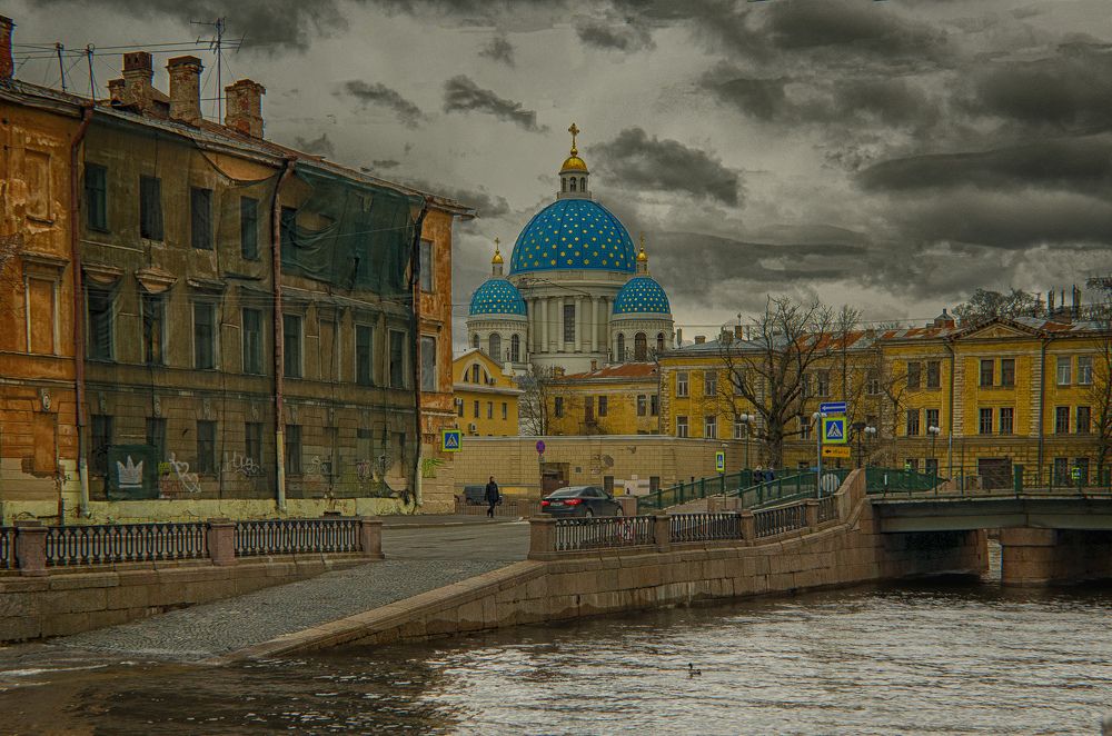 на реке.