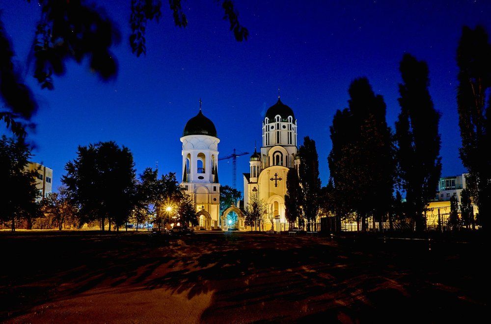 Храм и звёзды.