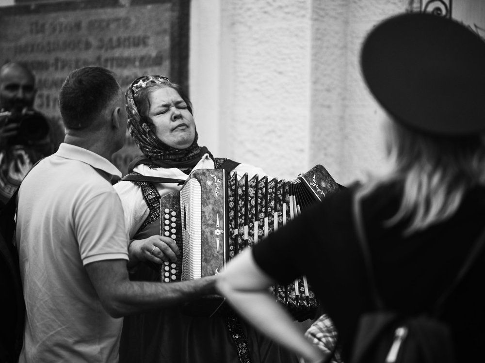 Играй, гармонь!