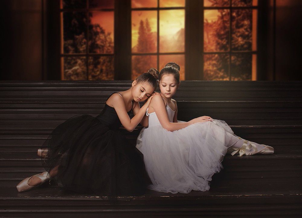 Черный и Белый Лебедь