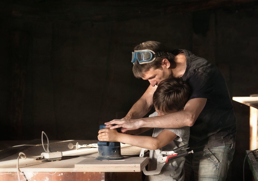 В столярной мастерской