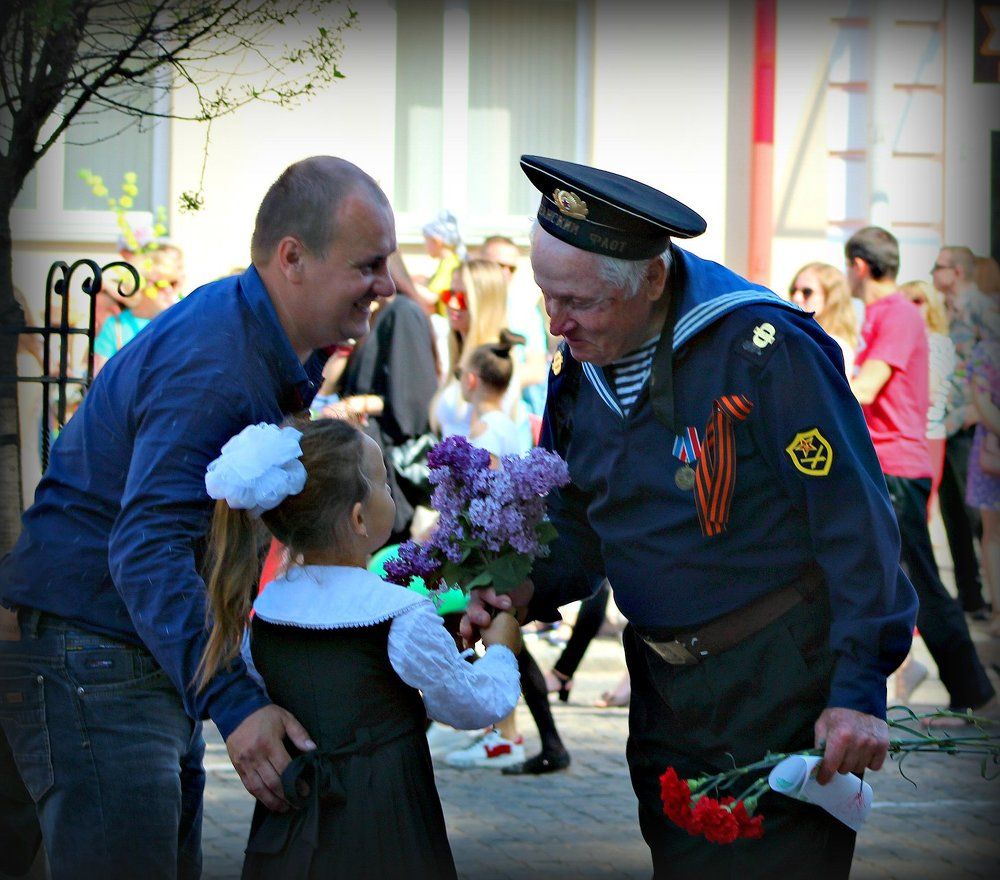 --С Днём Победы!