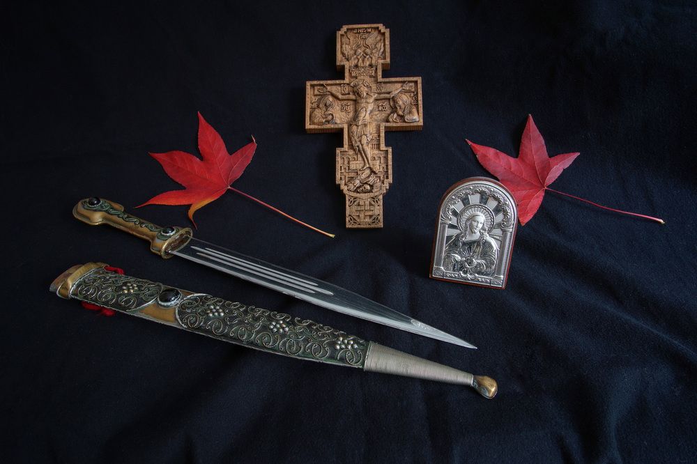 Крест,икона,кинжал