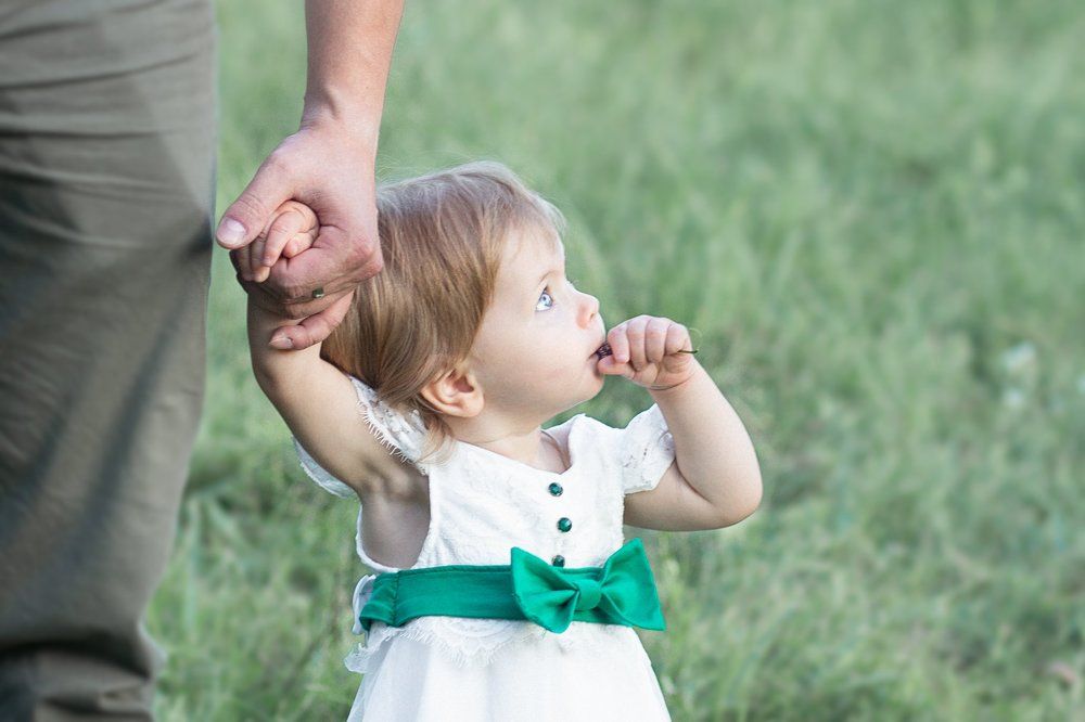 с папой за ручку