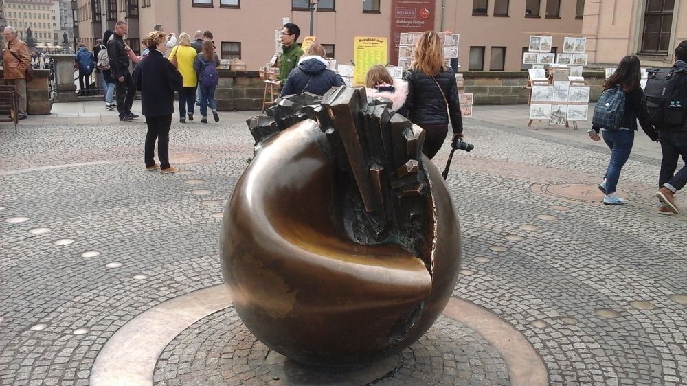 Памятник бомбардировки Дрездена.