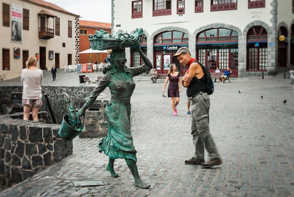 Памятник торговке рыбой