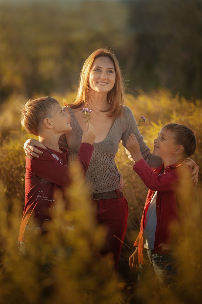 Под маминым крылом