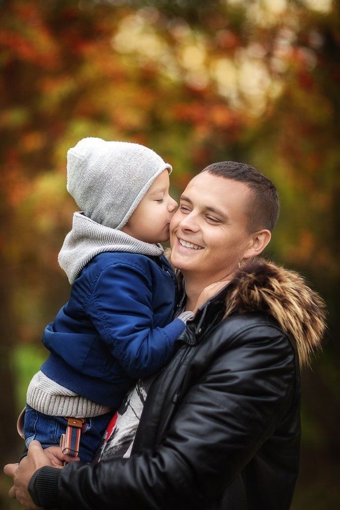 Любовь отца – исключительна, она не похожа на любовь матерей, в ней мало слов. Но она бесценна.