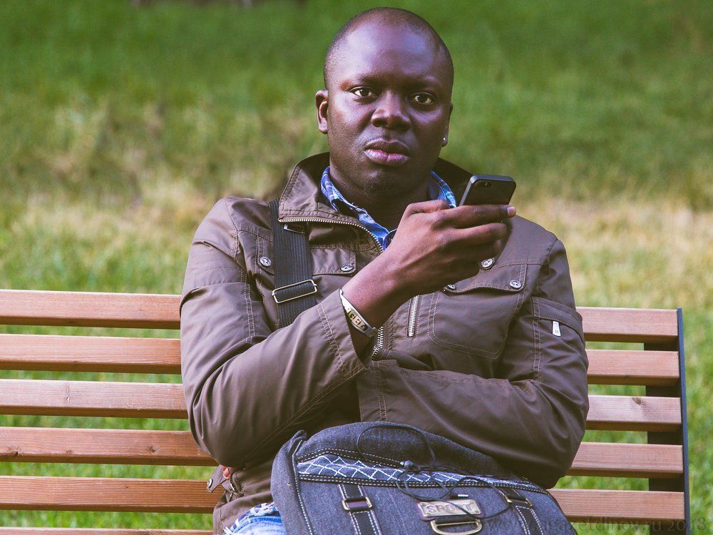 Человек на скамейке