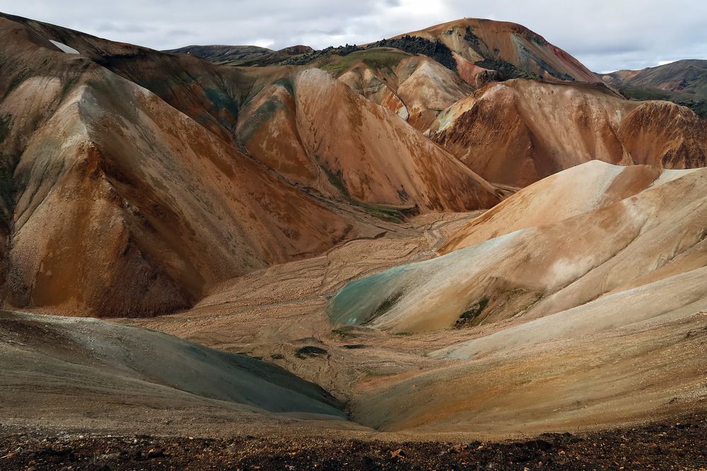 По риолитовым волнам