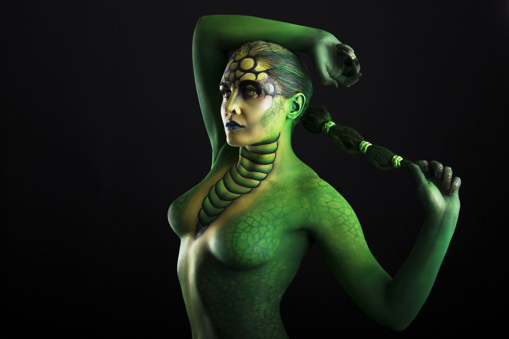 Изумрудная ящерица.